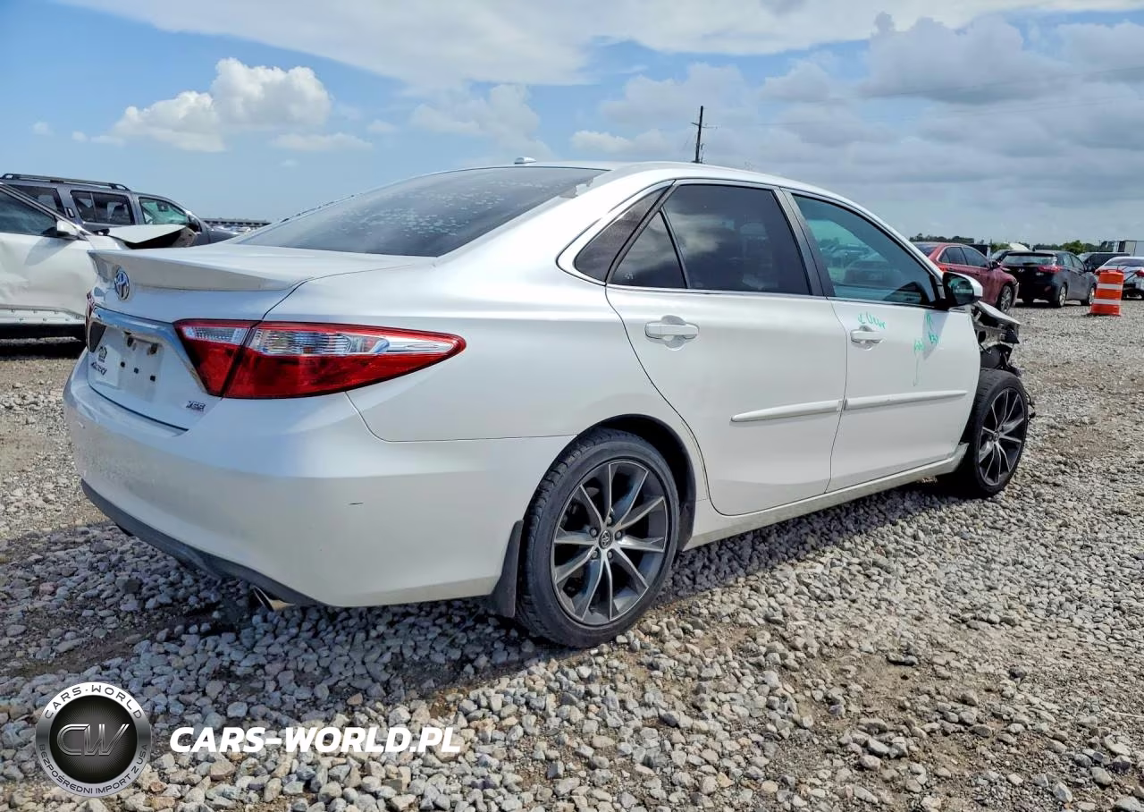 2015 Toyota Camry Xse VIN:4T1BF1FKXFU486609 - 3