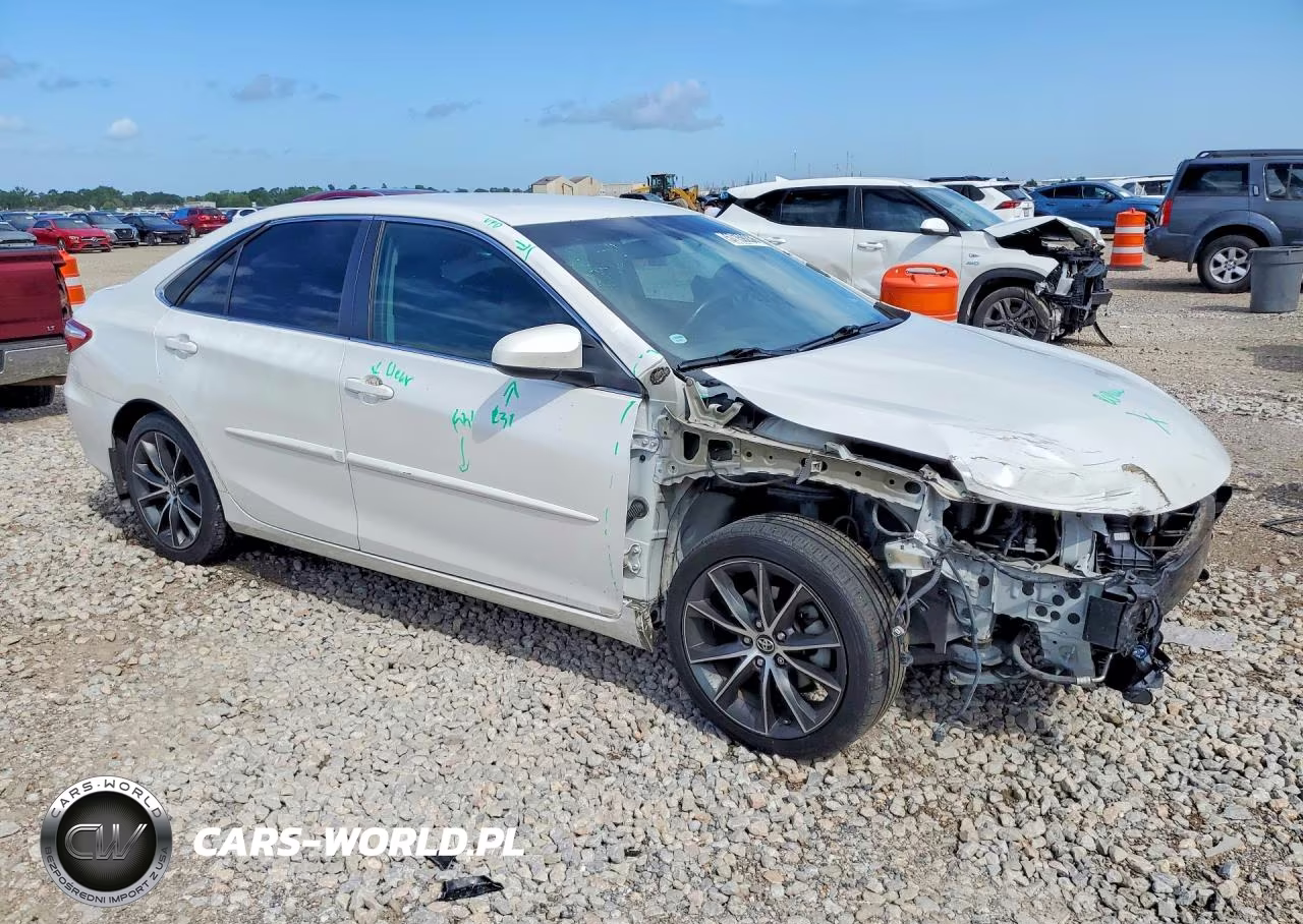 2015 Toyota Camry Xse VIN:4T1BF1FKXFU486609 - 4