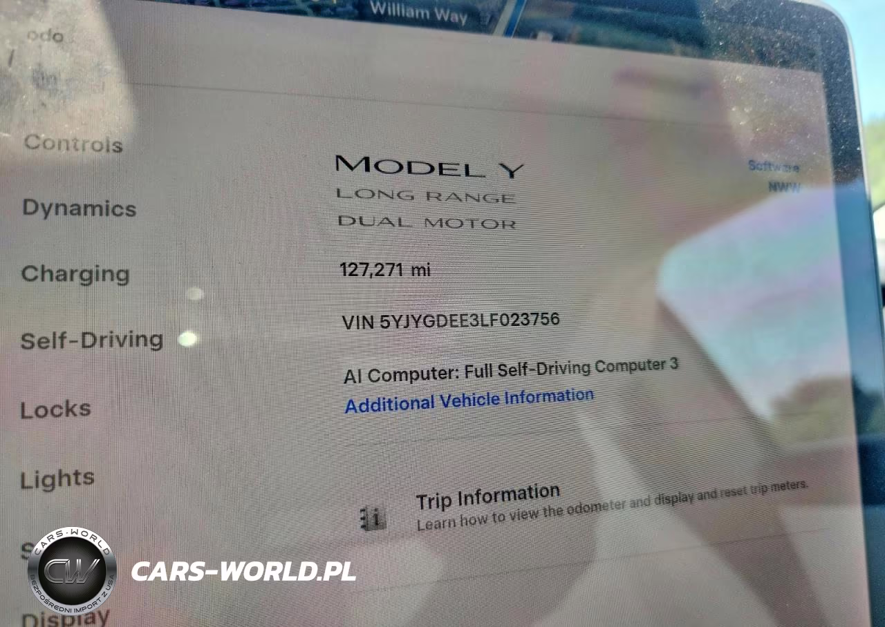 2020 Tesla Model Y VIN:5YJYGDEE3LF023756 - 9