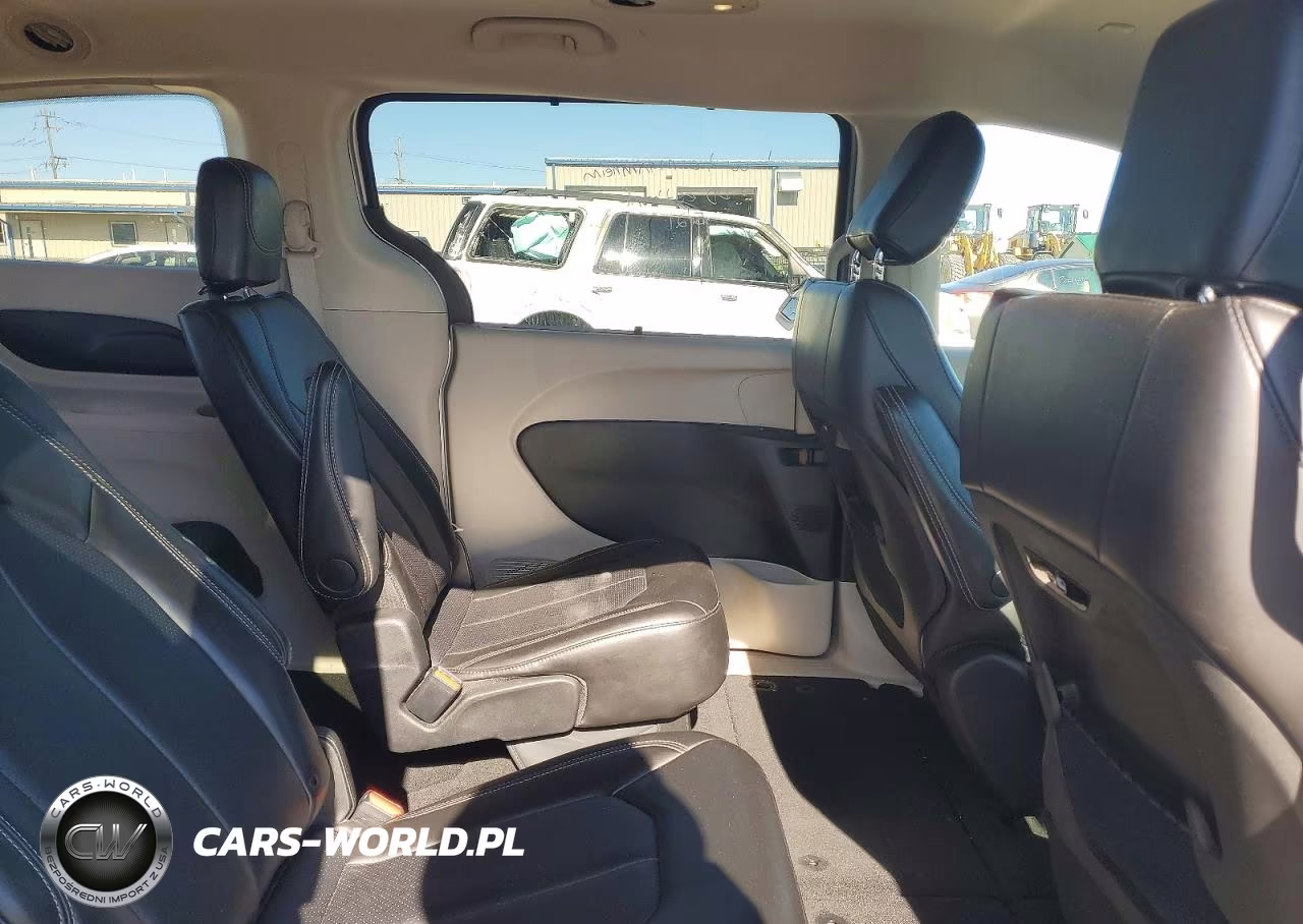 2024 Chrysler Pacifica Touring L VIN:2C4RC1BG0RR182946 - 11