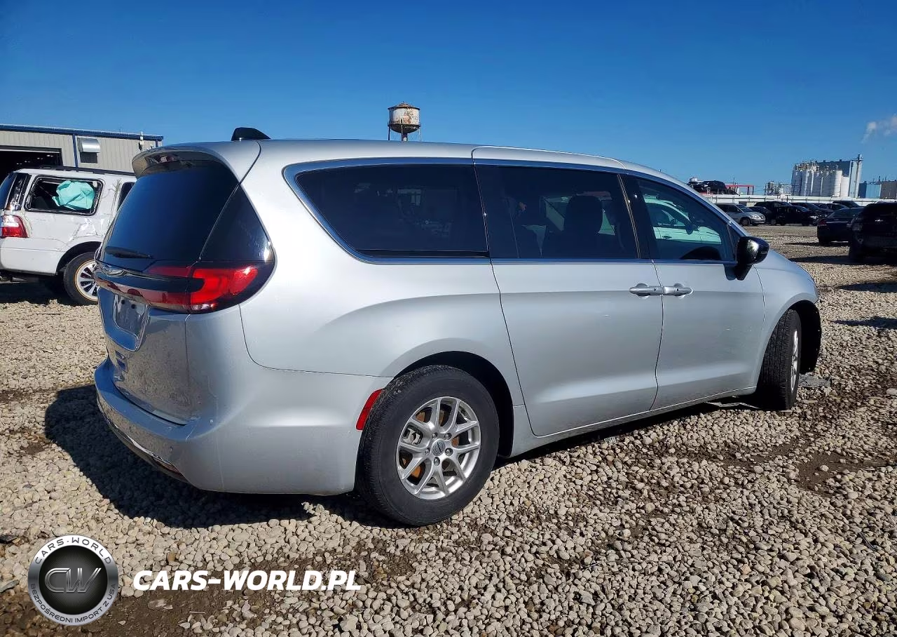 2024 Chrysler Pacifica Touring L VIN:2C4RC1BG0RR182946 - 3