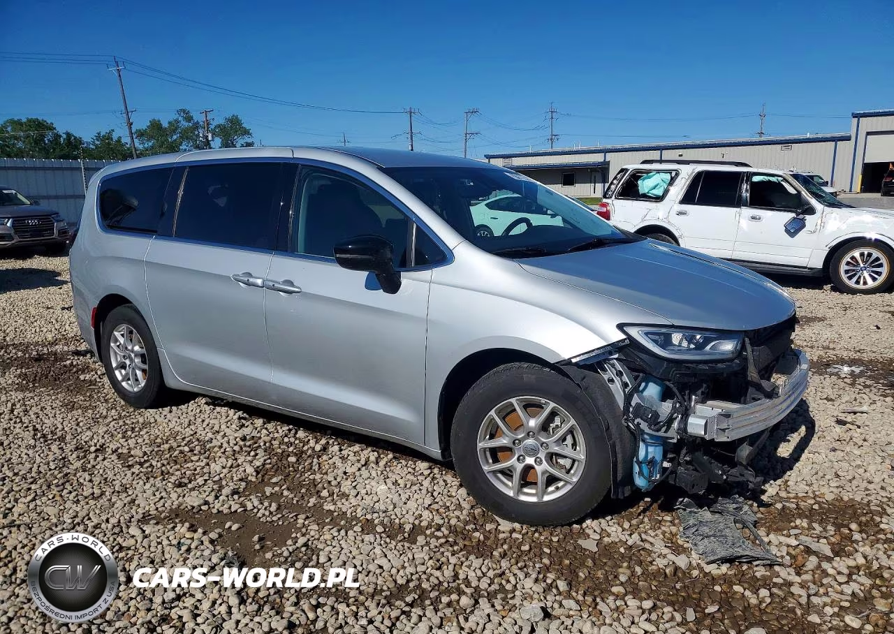 2024 Chrysler Pacifica Touring L VIN:2C4RC1BG0RR182946 - 4