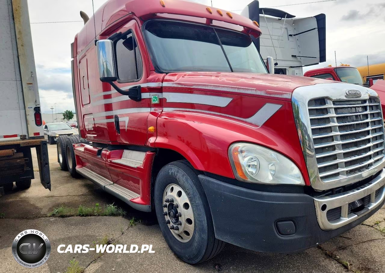 2013 Freightliner Cascadia Semi Truck