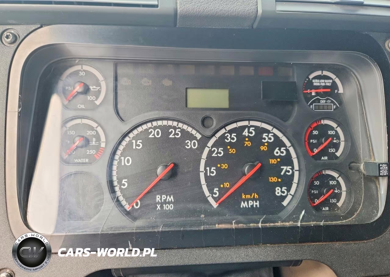 2013 Freightliner Cascadia Semi Truck VIN:3AKJGLDR9DSFF2168 - 8