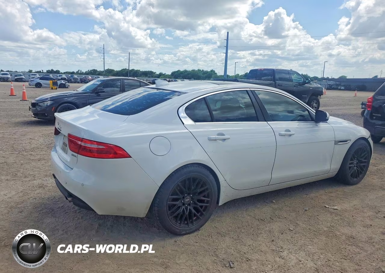 2017 Jaguar Xe Prestige VIN:SAJAE4BG0HA960627 - 3