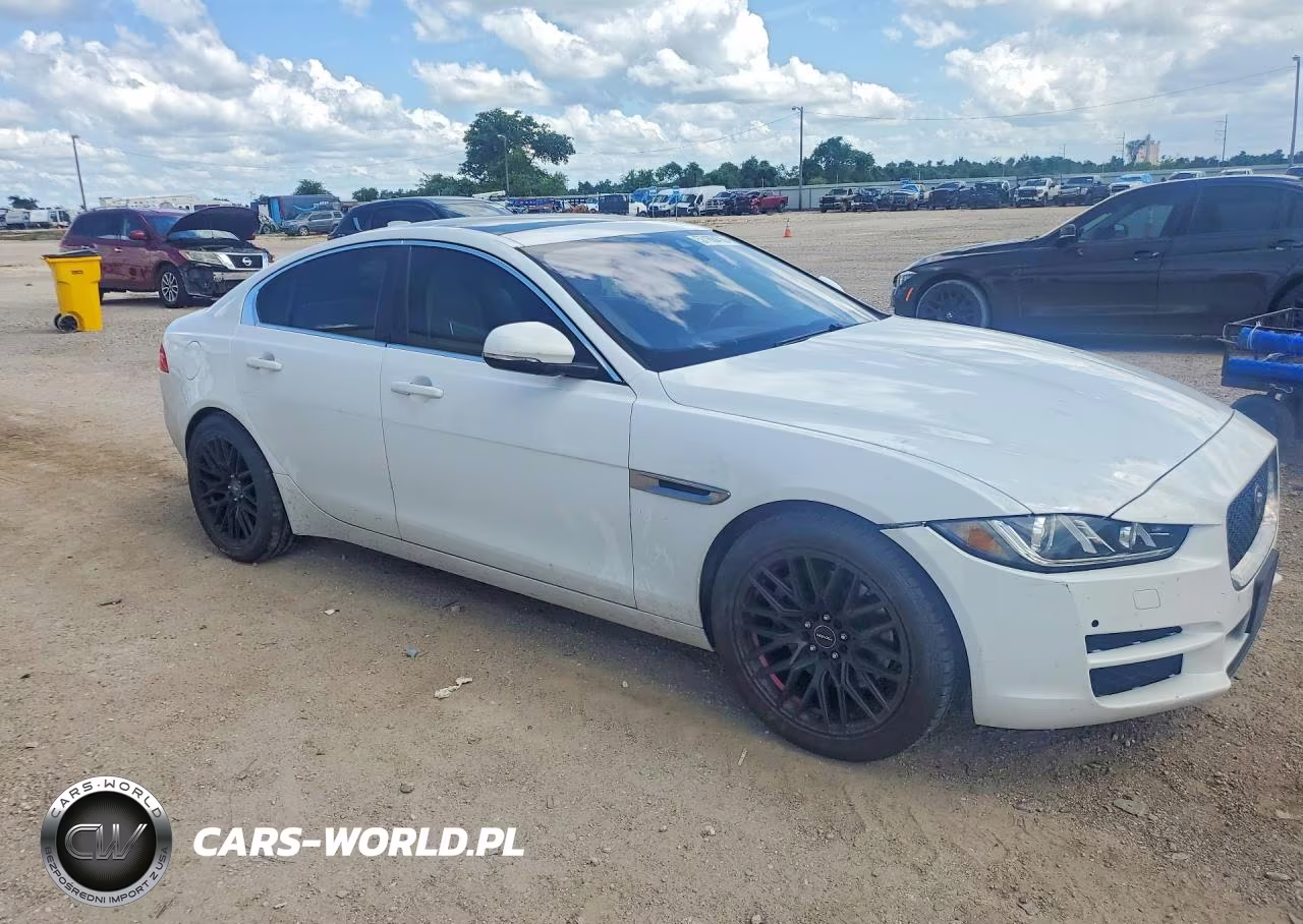 2017 Jaguar Xe Prestige VIN:SAJAE4BG0HA960627 - 4