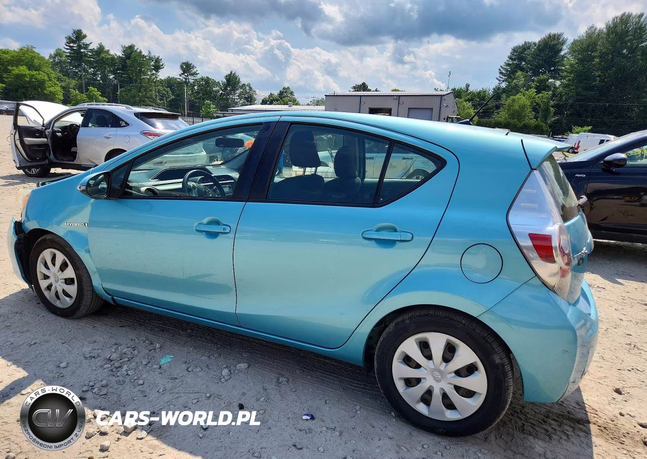 2013 Toyota Prius C Two VIN:JTDKDTB38D1050750 - 2