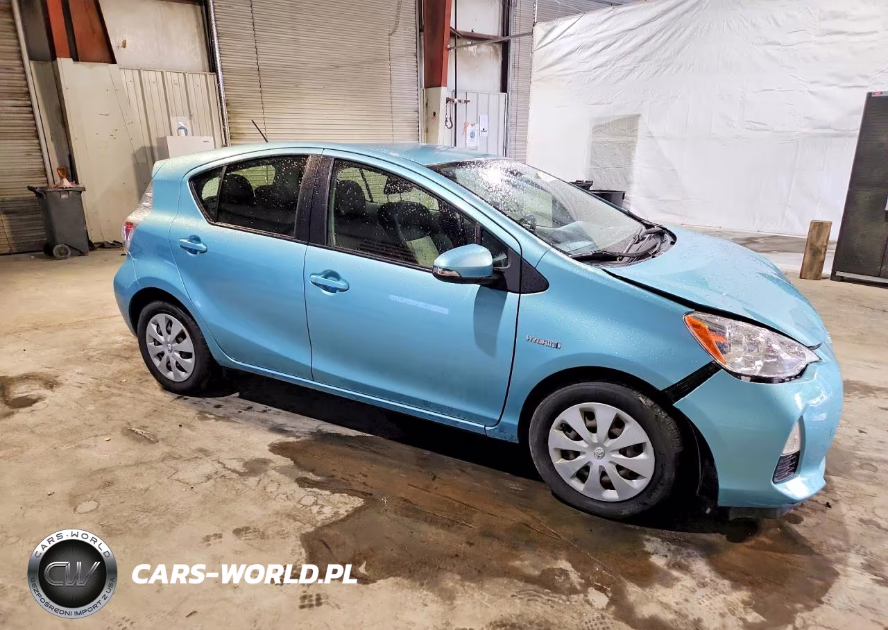 2013 Toyota Prius C Two VIN:JTDKDTB38D1050750 - 4