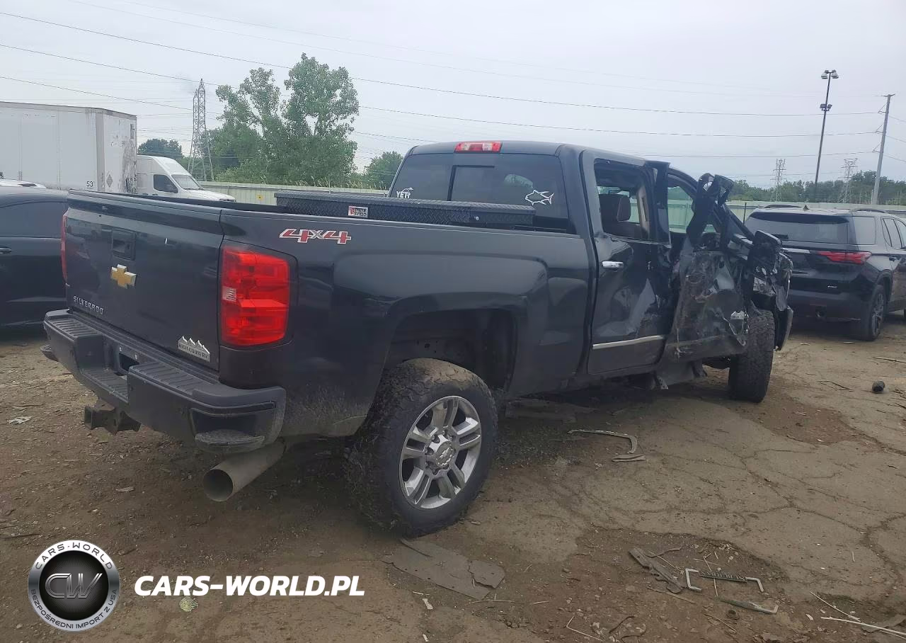 2015 Chevrolet Silverado K2500 High Country VIN:1GC1KXE83FF674378 - 3