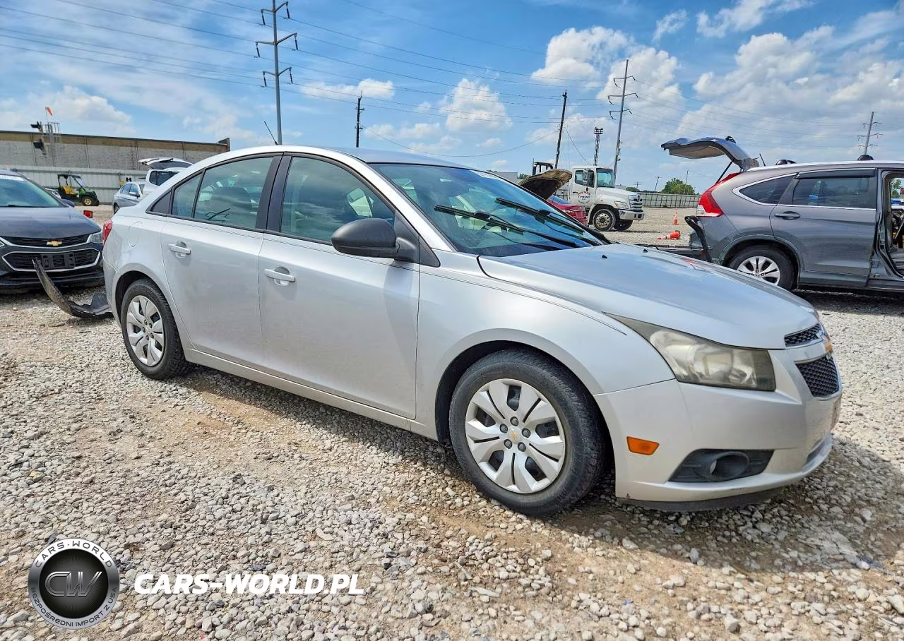 2013 Chevrolet Cruze Ls VIN:1G1PA5SH7D7136076 - 4