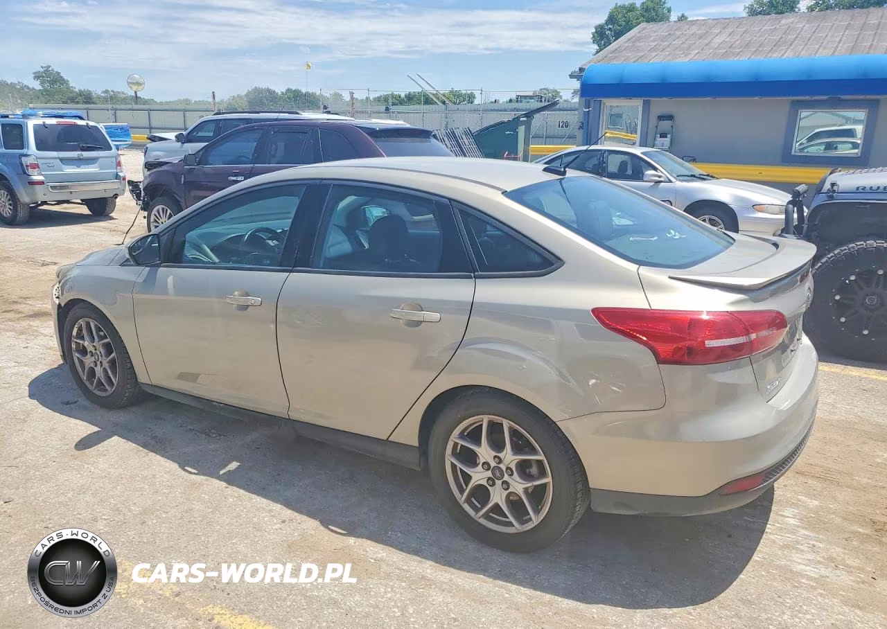 2015 Ford Focus Se VIN:1FADP3F24FL255545 - 2