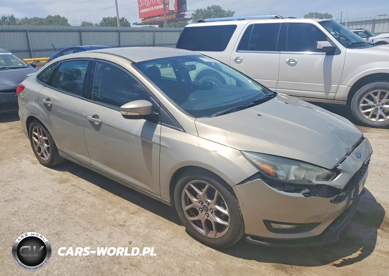 2015 Ford Focus Se VIN:1FADP3F24FL255545 - 4