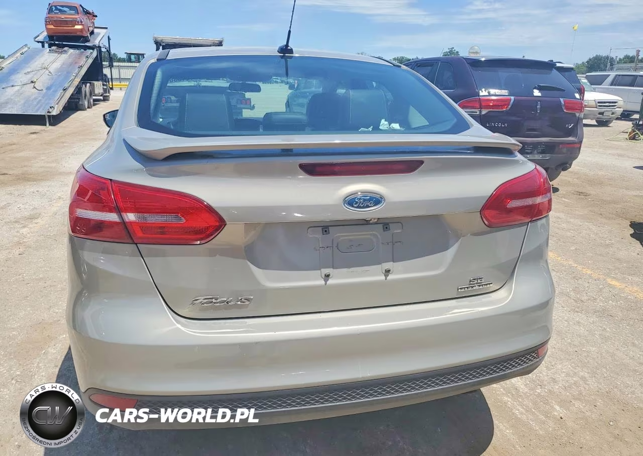 2015 Ford Focus Se VIN:1FADP3F24FL255545 - 6