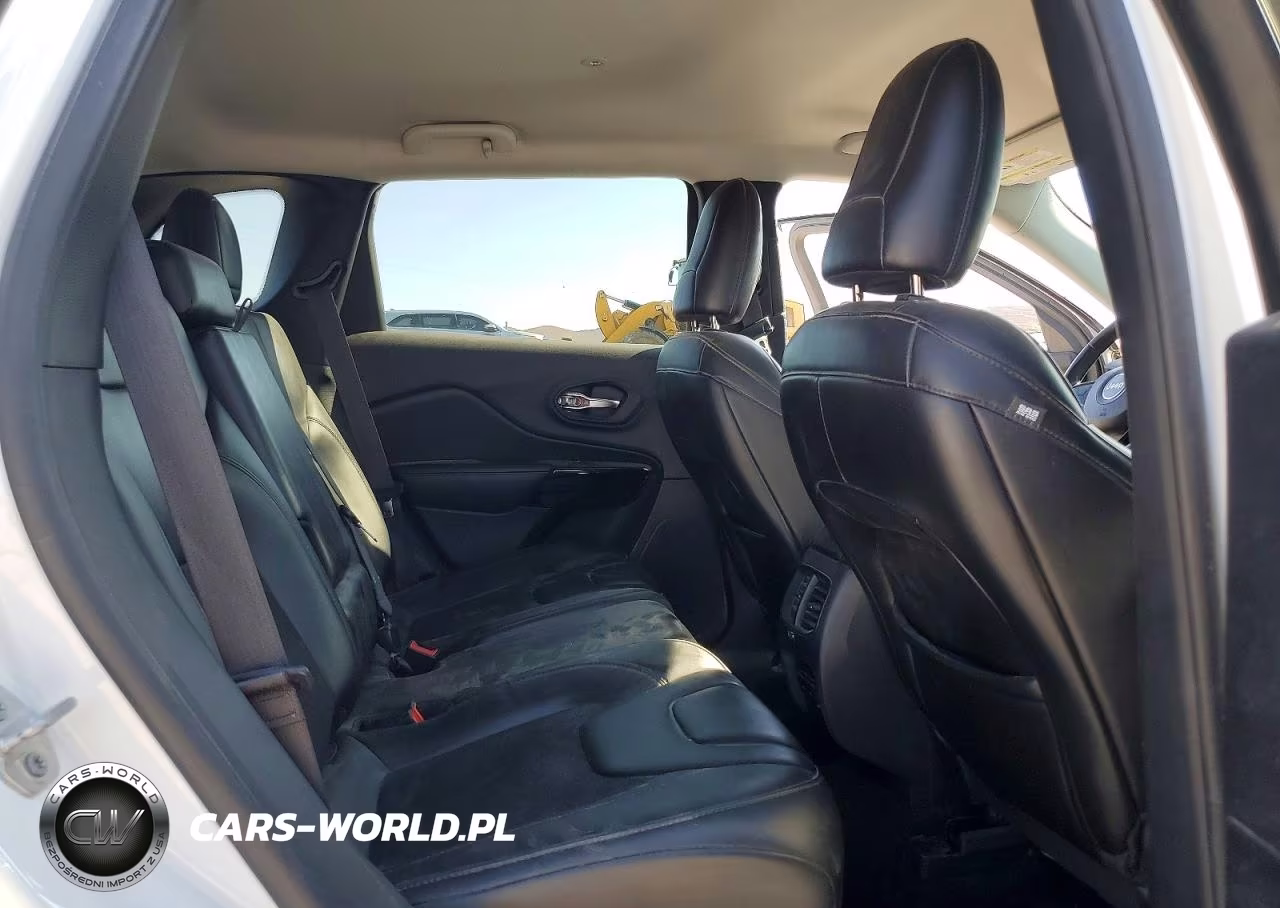 2019 Jeep Cherokee Latitude Plus VIN:1C4PJLLB4KD479089 - 11