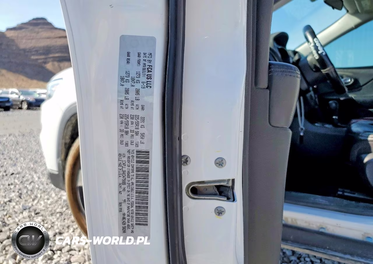 2019 Jeep Cherokee Latitude Plus VIN:1C4PJLLB4KD479089 - 13