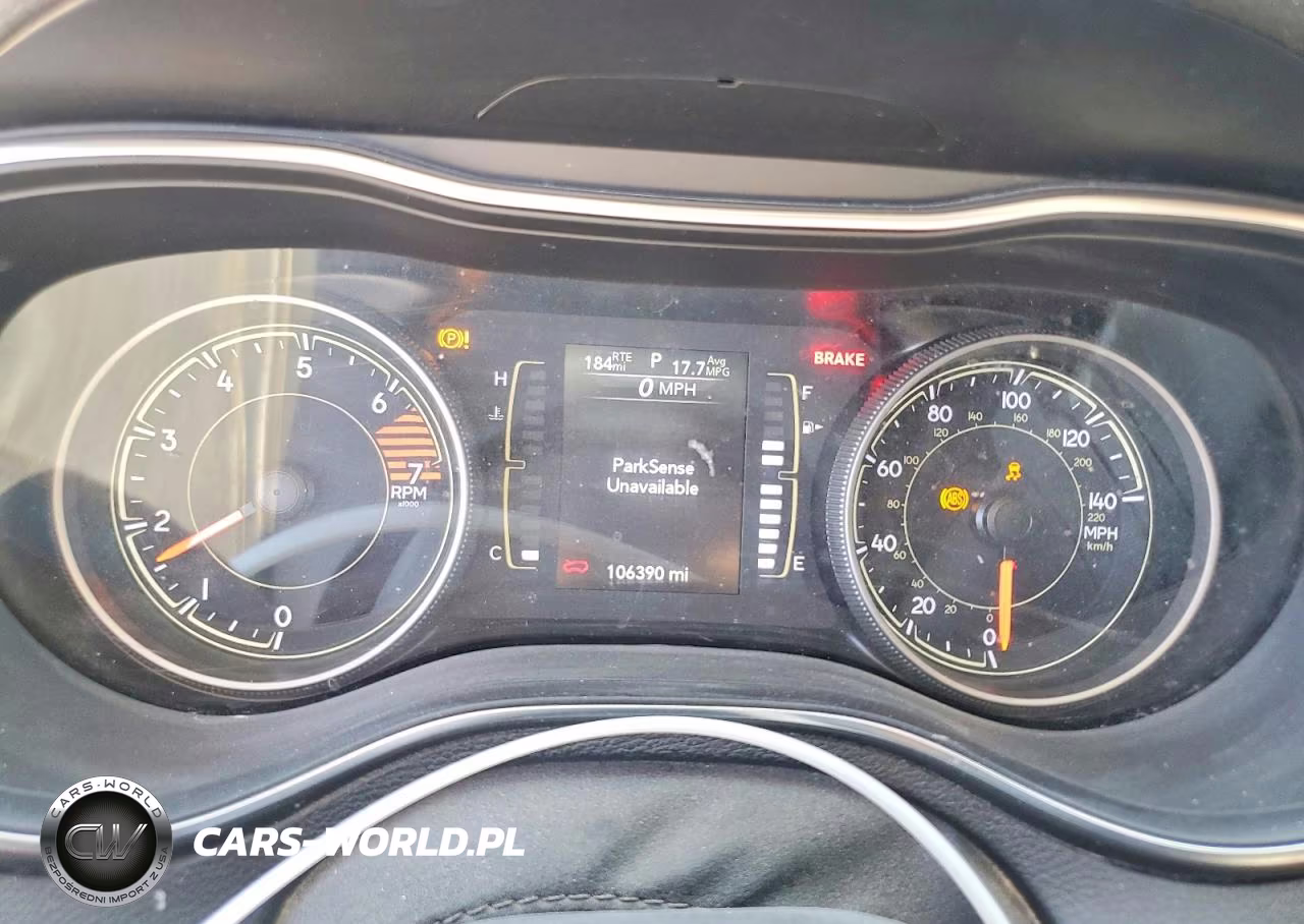 2019 Jeep Cherokee Latitude Plus VIN:1C4PJLLB4KD479089 - 9