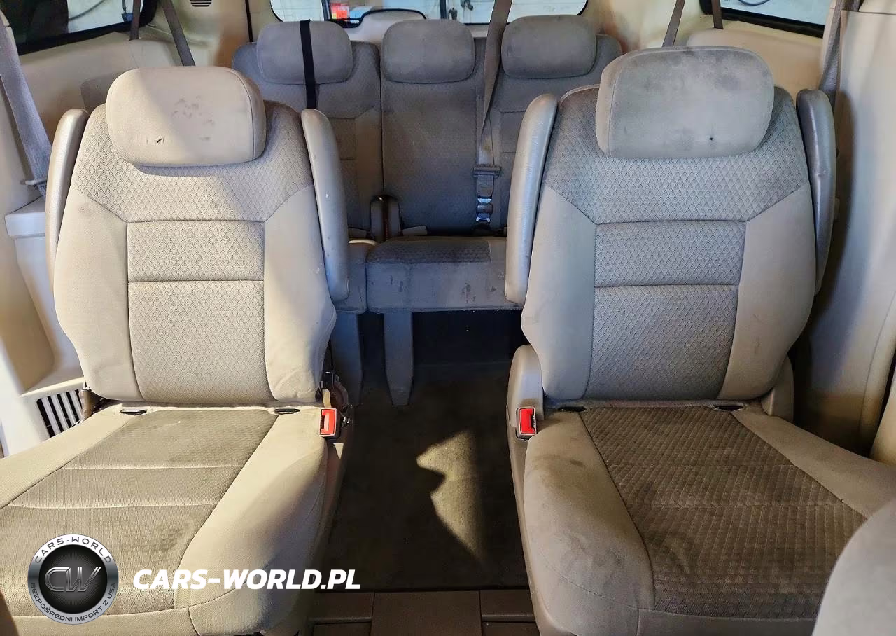 2010 Chrysler Town & Countr VIN:2A4RR4DE2AR250111 - 10