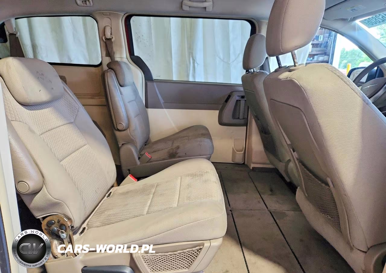 2010 Chrysler Town & Countr VIN:2A4RR4DE2AR250111 - 11