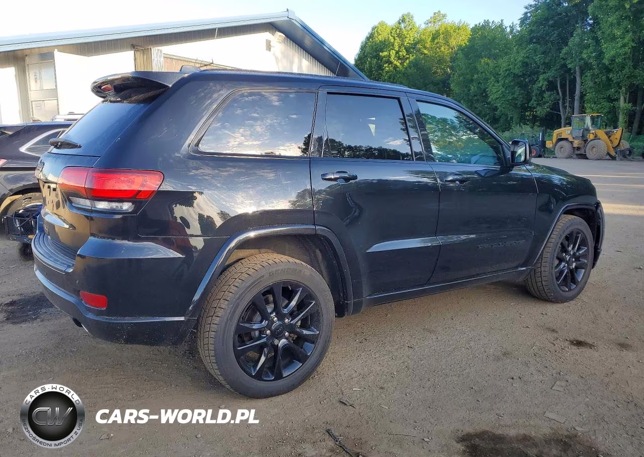 2018 Jeep Grand Cherokee Laredo VIN:1C4RJFAG9JC466495 - 3