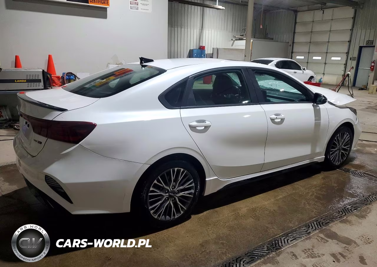 2023 Kia Forte Gt Line VIN:3KPF54AD8PE524003 - 3