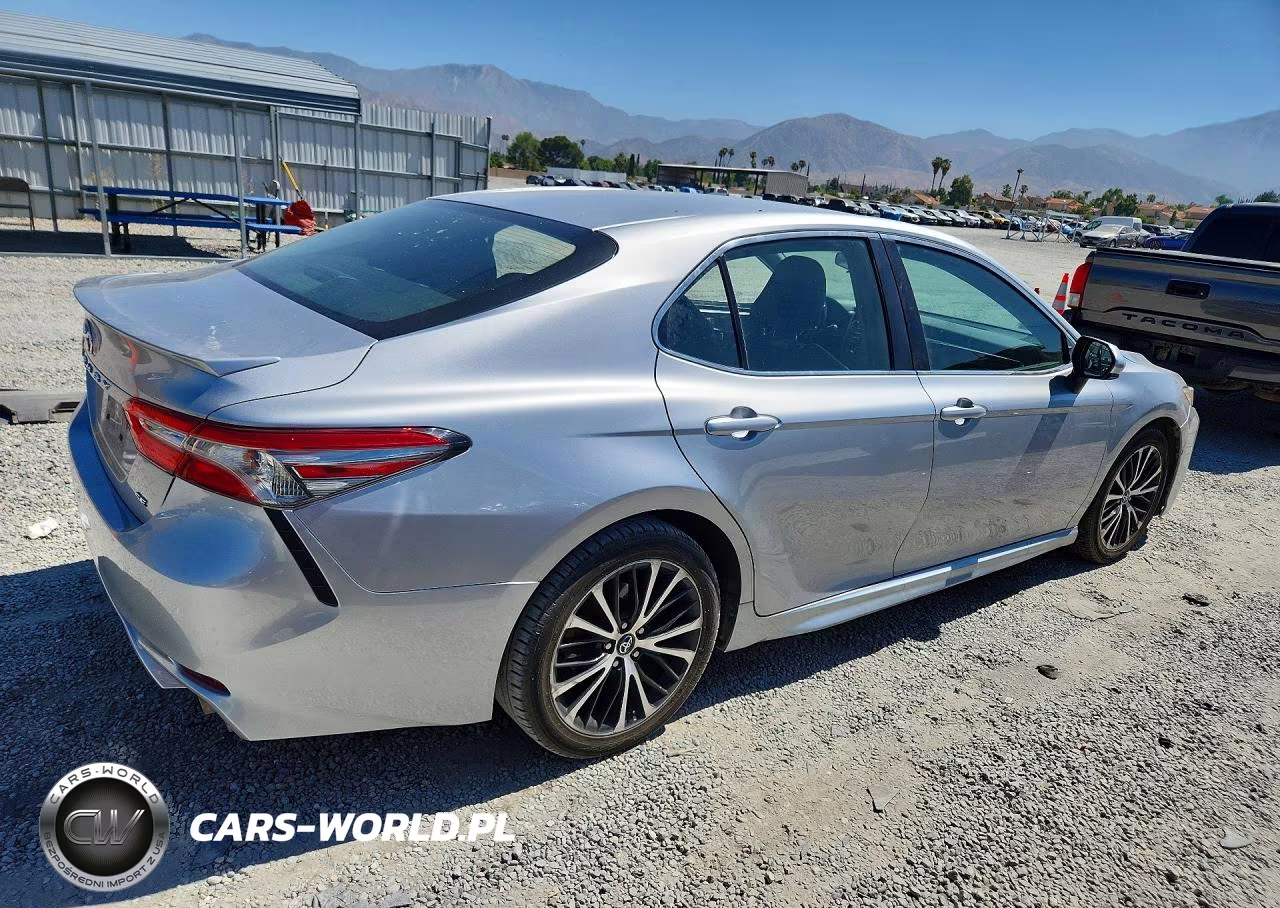 2018 Toyota Camry Se VIN:4T1B11HK7JU611747 - 3