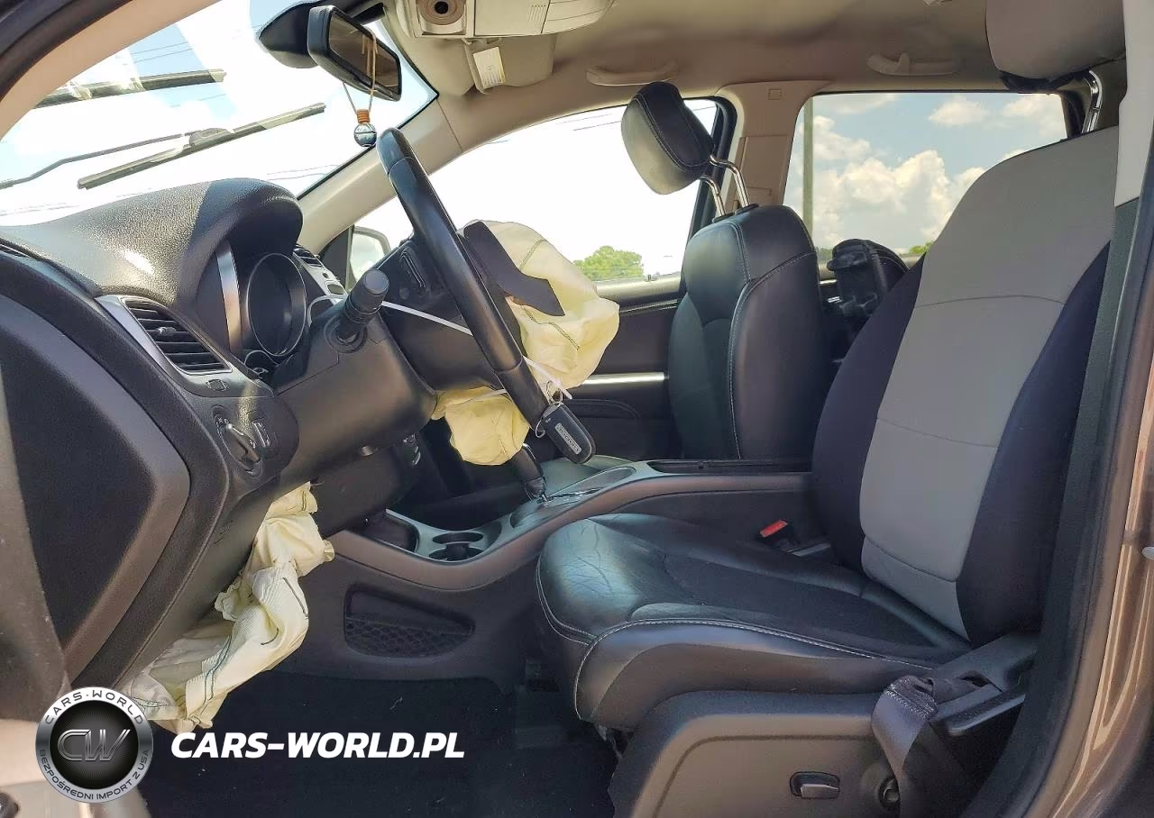 2019 Dodge Journey Crossroad VIN:3C4PDCGG2KT803664 - 7