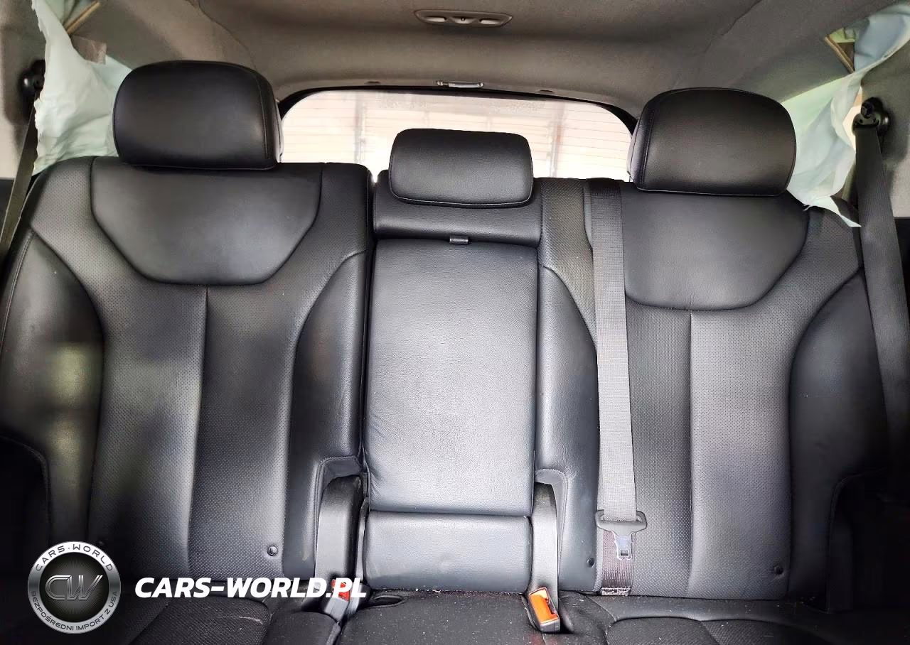 2020 Hyundai Santa Fe VIN:5NMS5CAA7LH250097 - 10