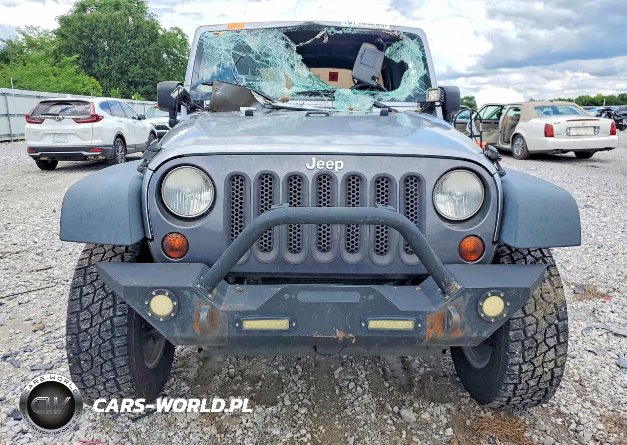 2013 Jeep Wrangler Unlimited Sport VIN:1C4BJWDG5DL589552 - 5