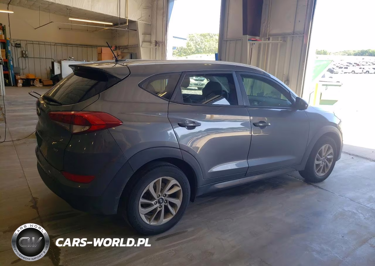 2016 Hyundai Tucson Se VIN:KM8J3CA40GU092594 - 3