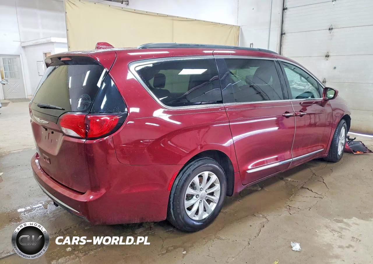 2017 Chrysler Pacifica Touring L VIN:2C4RC1BG4HR559258 - 3