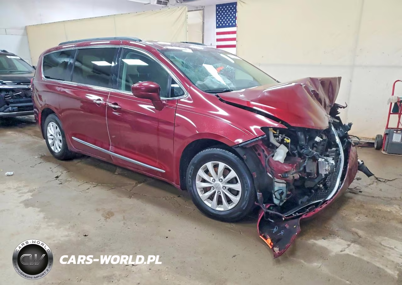 2017 Chrysler Pacifica Touring L VIN:2C4RC1BG4HR559258 - 4