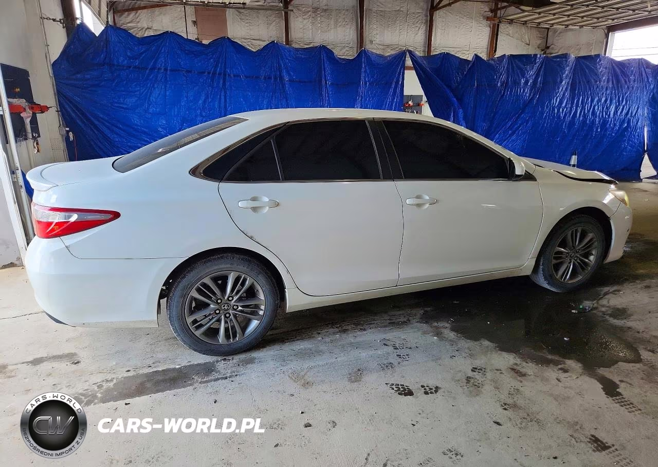 2015 Toyota Camry Se VIN:4T1BF1FK8FU040412 - 3