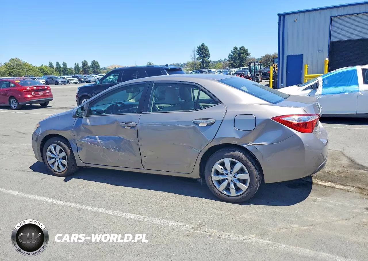 2015 Toyota Corolla Le VIN:5YFBURHE2FP334675 - 2