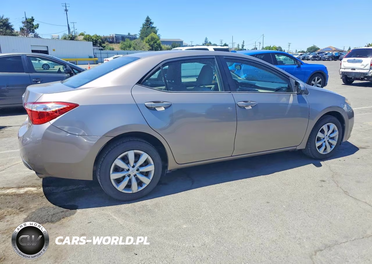 2015 Toyota Corolla Le VIN:5YFBURHE2FP334675 - 3