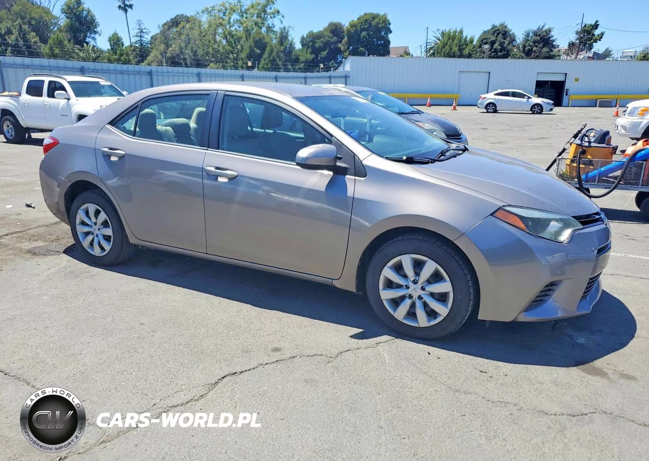 2015 Toyota Corolla Le VIN:5YFBURHE2FP334675 - 4