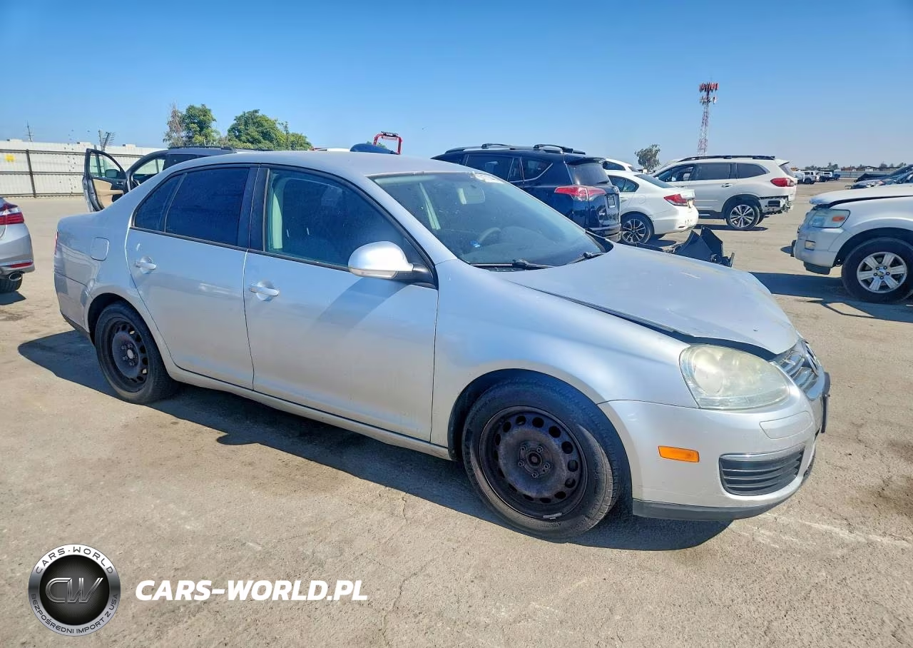 2010 Volkswagen Jetta S VIN:3VWJZ7AJ0AM068563 - 4