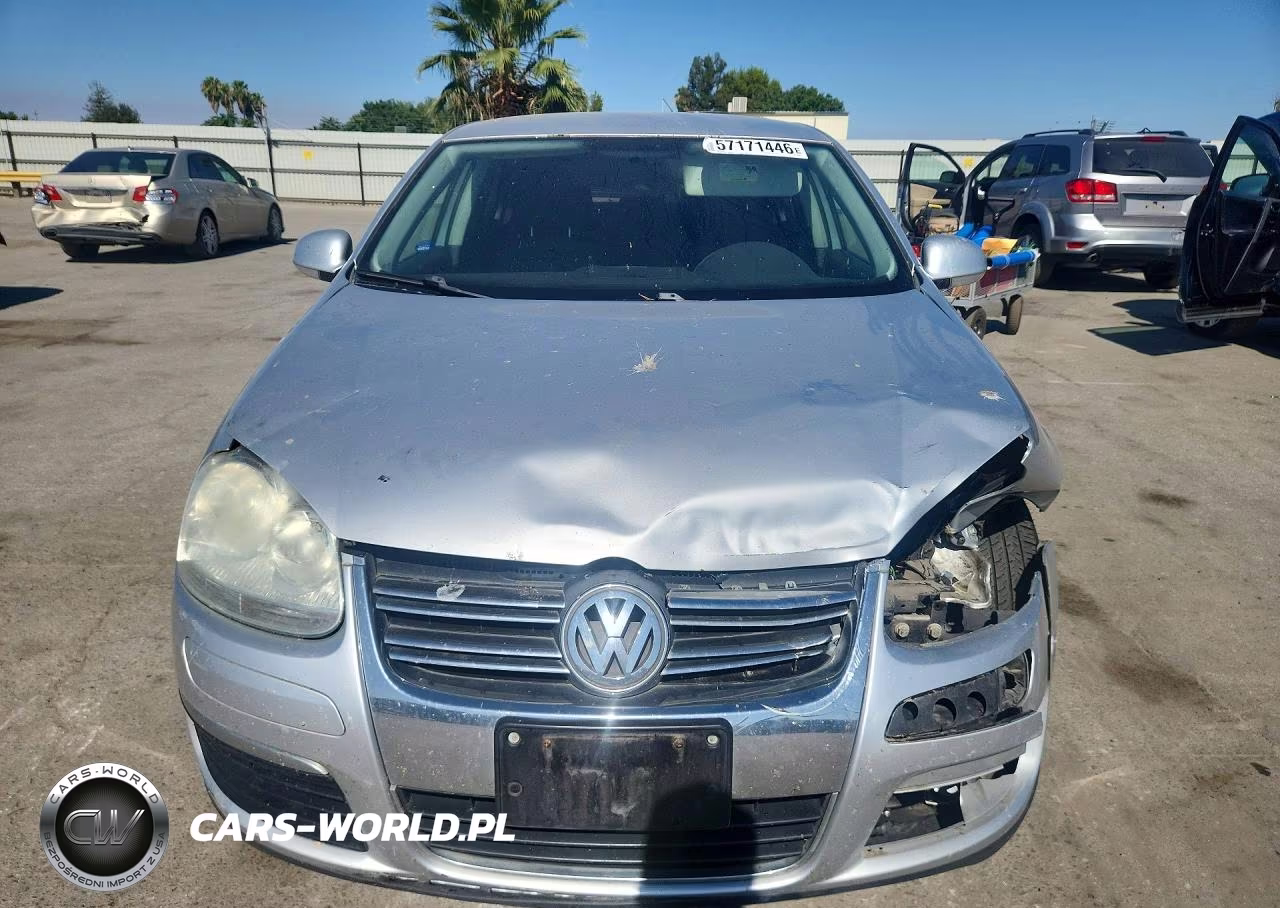 2010 Volkswagen Jetta S VIN:3VWJZ7AJ0AM068563 - 5