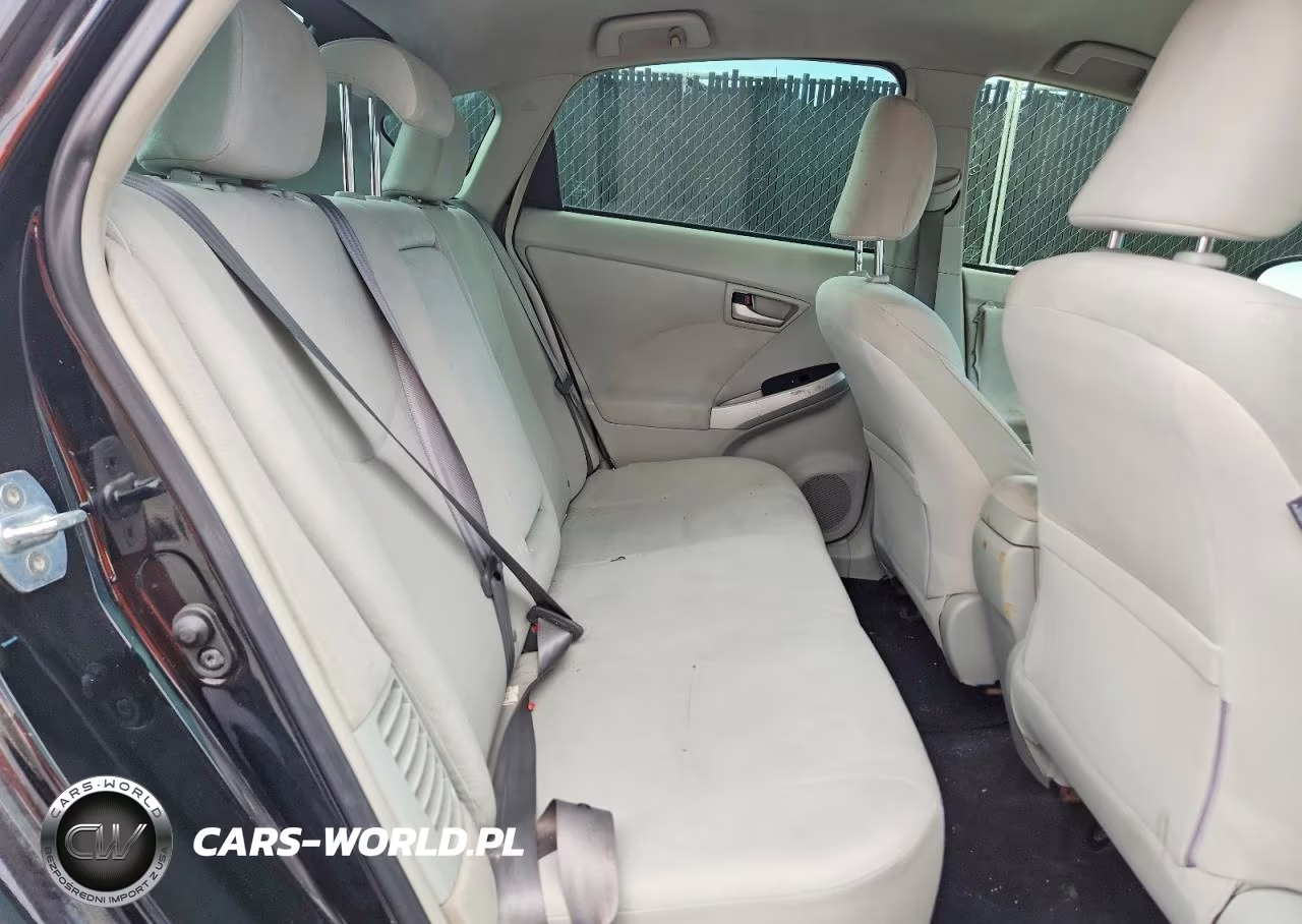 2013 Toyota Prius Two VIN:JTDKN3DU6D5602161 - 10