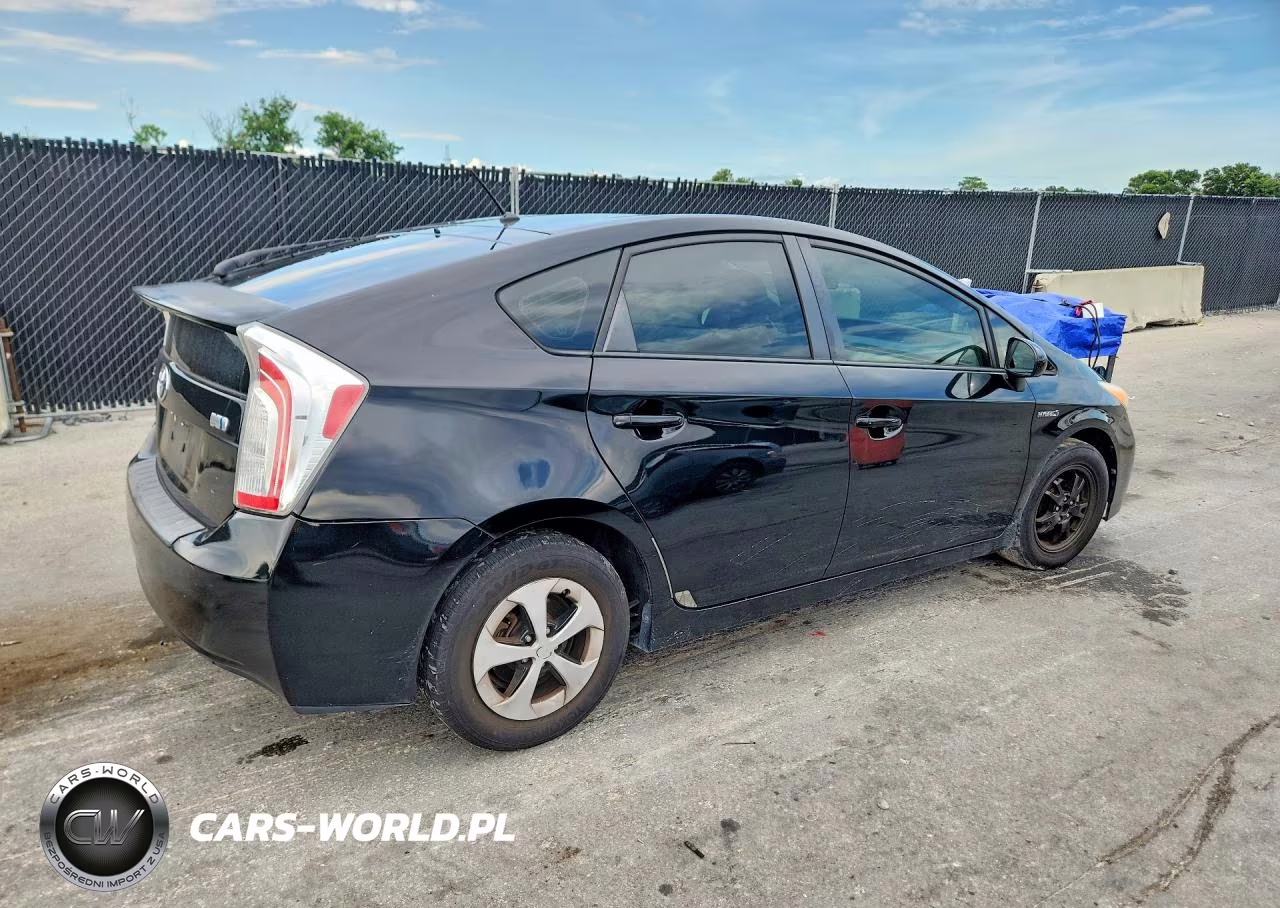 2013 Toyota Prius Two VIN:JTDKN3DU6D5602161 - 3