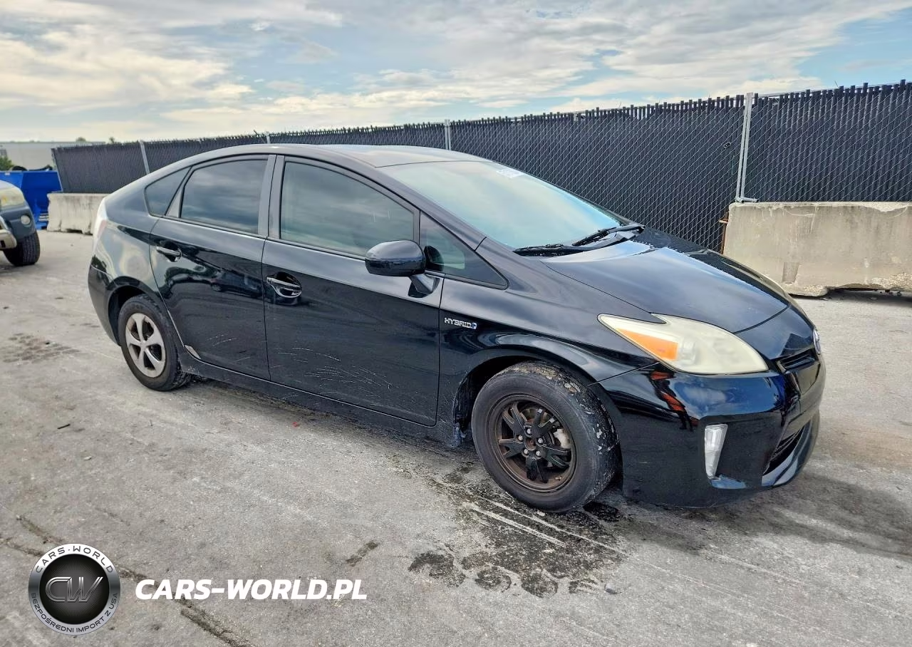 2013 Toyota Prius Two VIN:JTDKN3DU6D5602161 - 4
