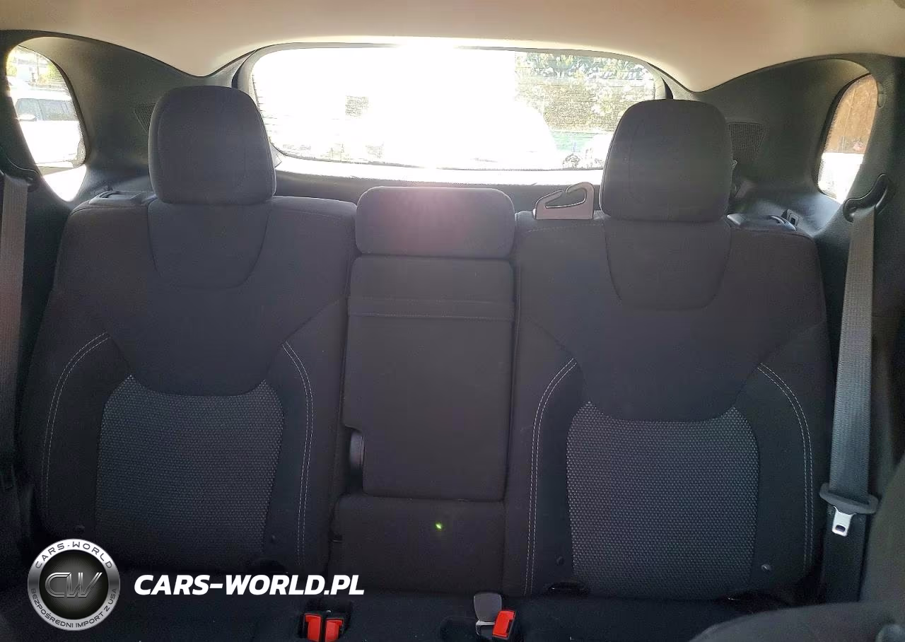 2019 Jeep Cherokee Latitude VIN:1C4PJLCB6KD348732 - 10