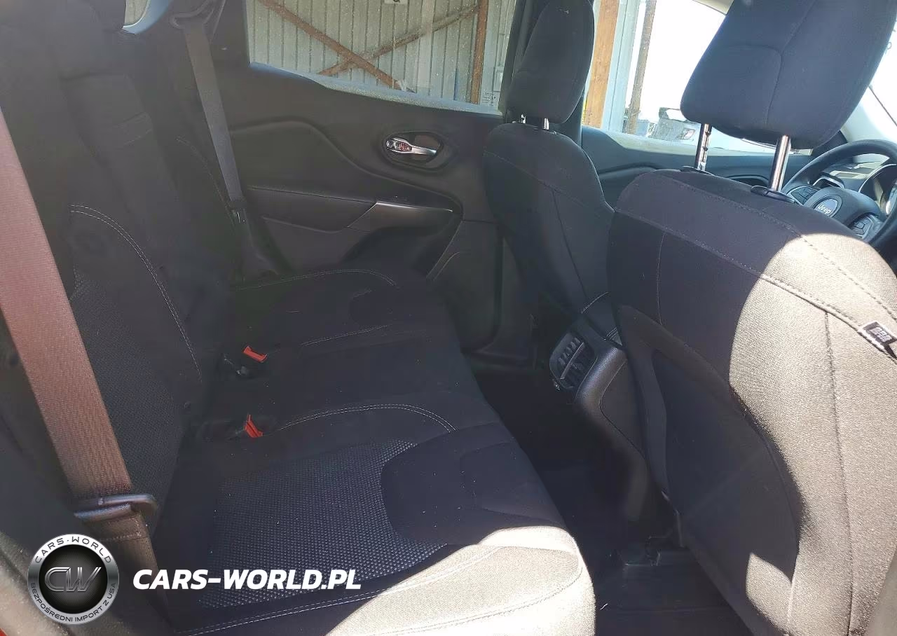2019 Jeep Cherokee Latitude VIN:1C4PJLCB6KD348732 - 11