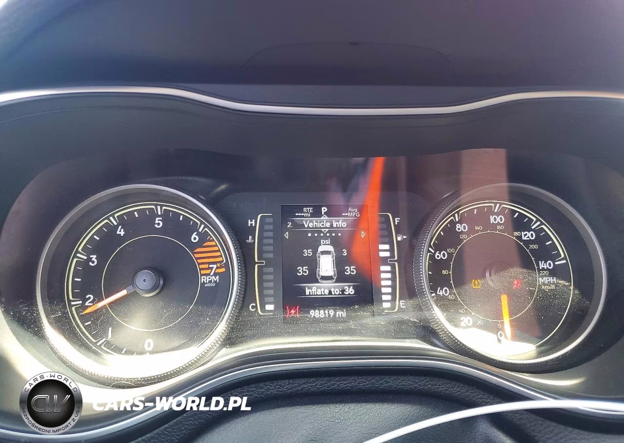 2019 Jeep Cherokee Latitude VIN:1C4PJLCB6KD348732 - 9