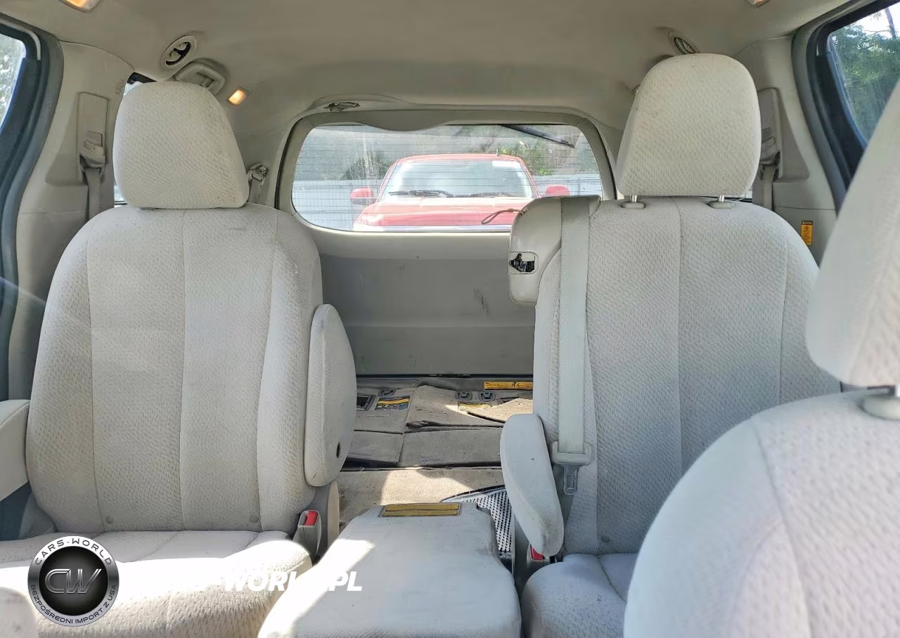 2012 Toyota Sienna Le VIN:5TDKK3DC8CS244425 - 10