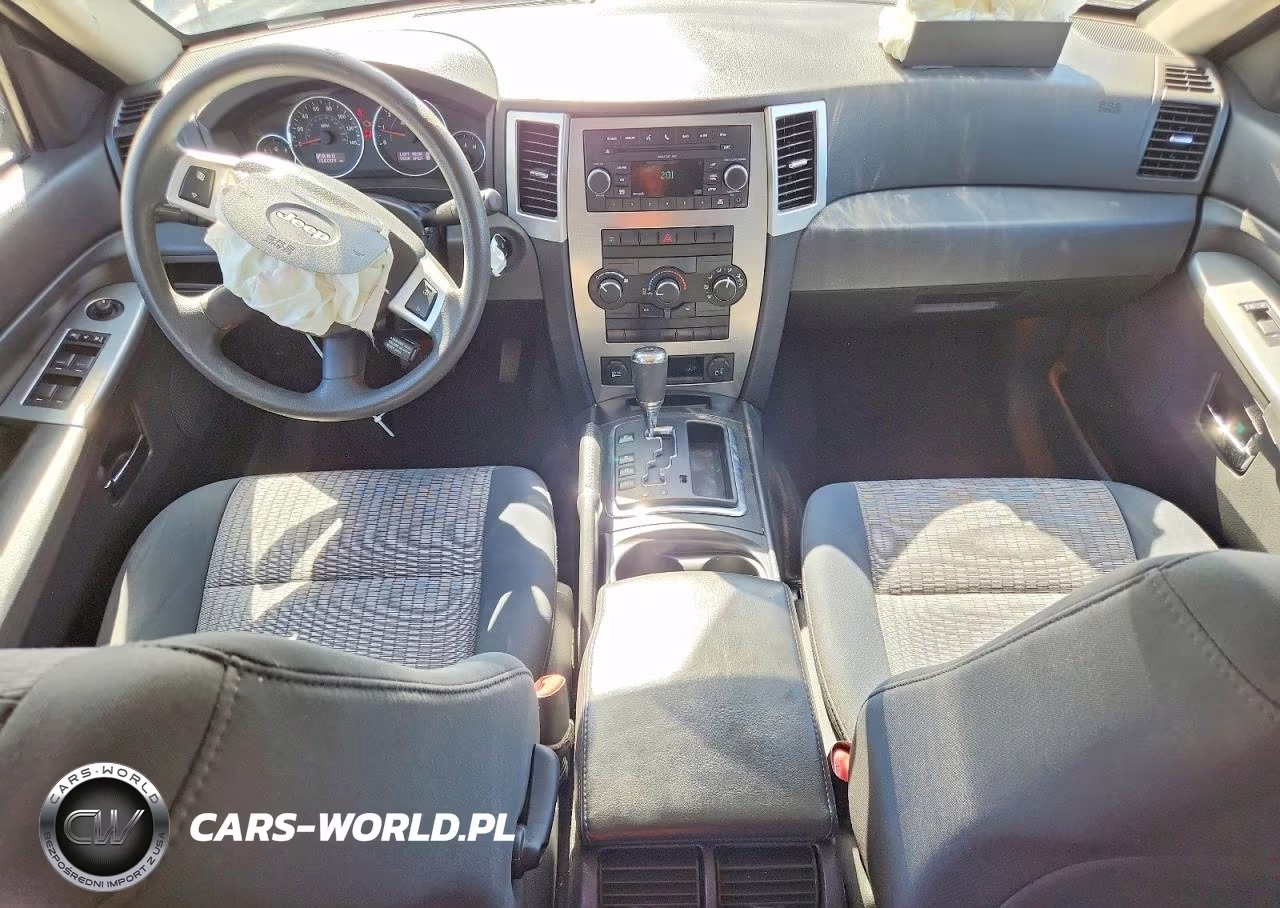 2010 Jeep Grand Cherokee Laredo VIN:1J4PS4GK2AC121386 - 8