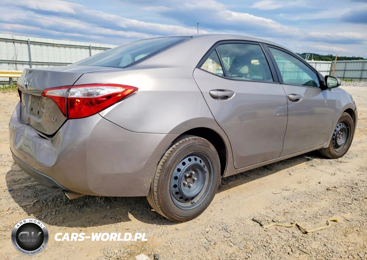 2016 Toyota Corolla Le VIN:2T1BURHE4GC711461 - 3