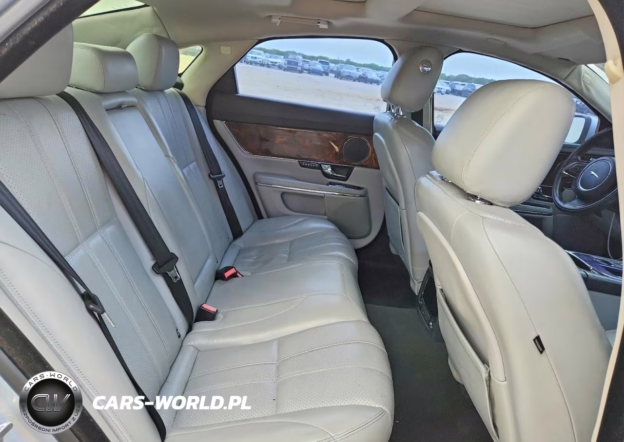 2011 Jaguar Xj VIN:SAJWA1CB7BLV21746 - 10