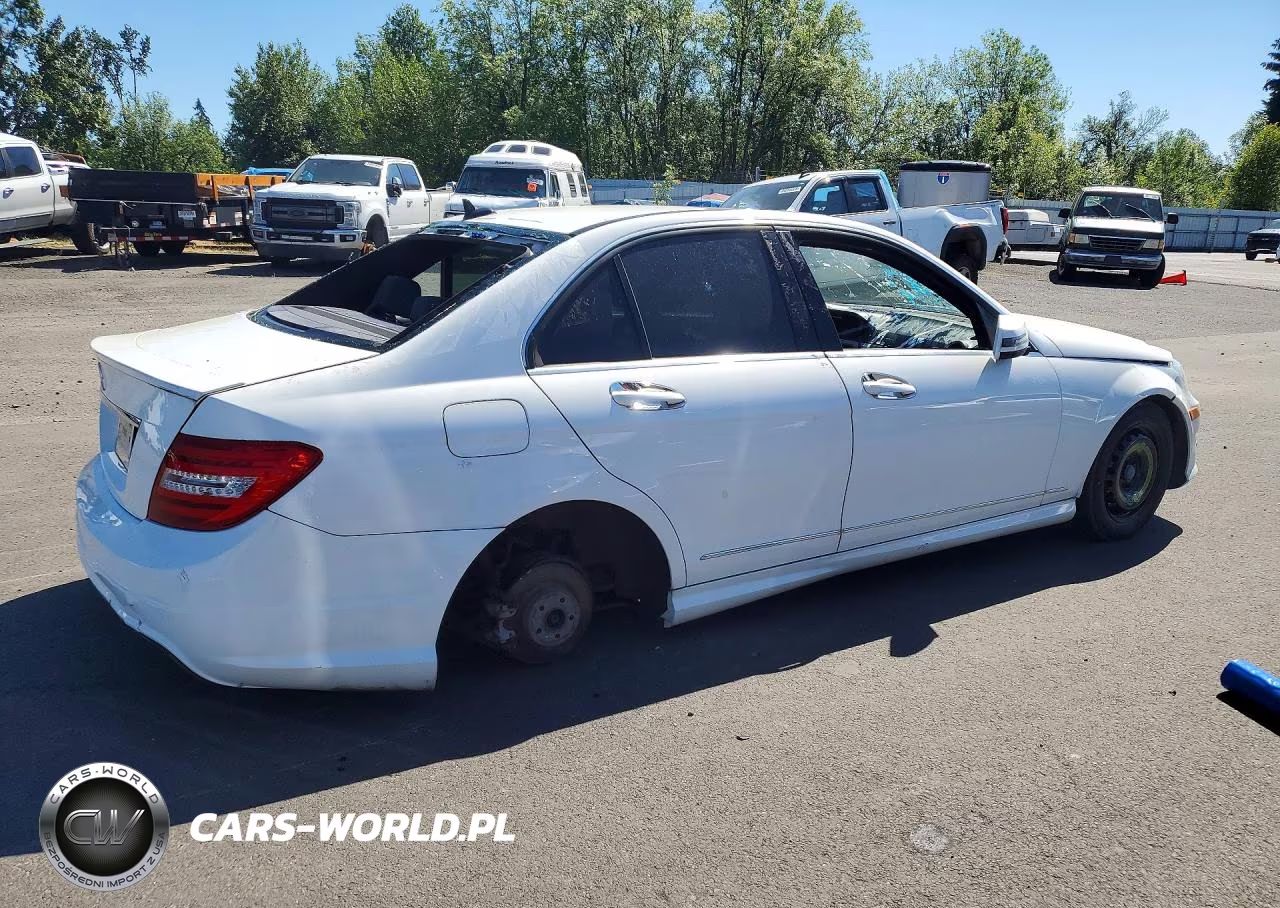 2013 Mercedes-Benz C 250 Sport VIN:WDDGF4HB8DA800707 - 3