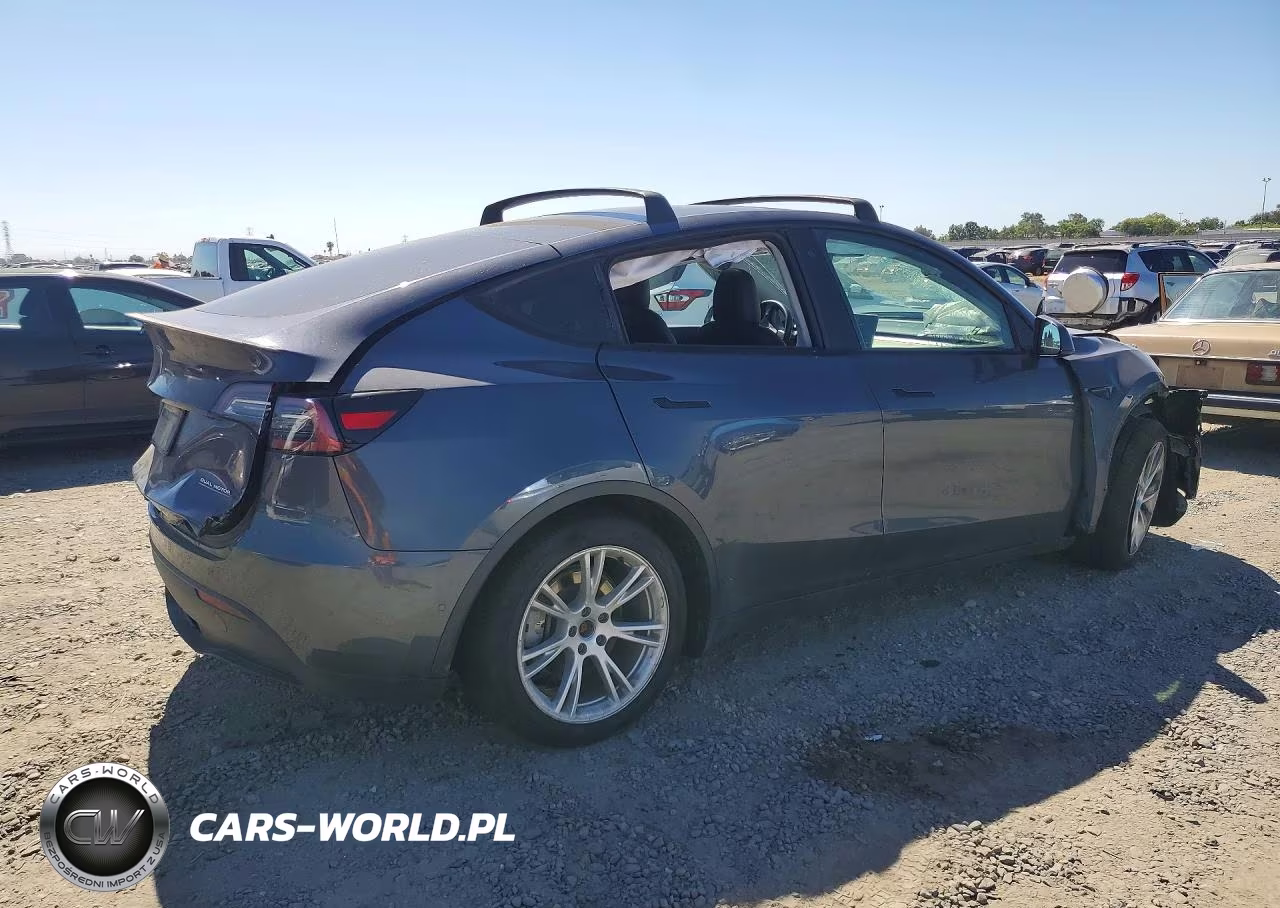 2020 Tesla Model Y VIN:5YJYGDEFXLF011337 - 3
