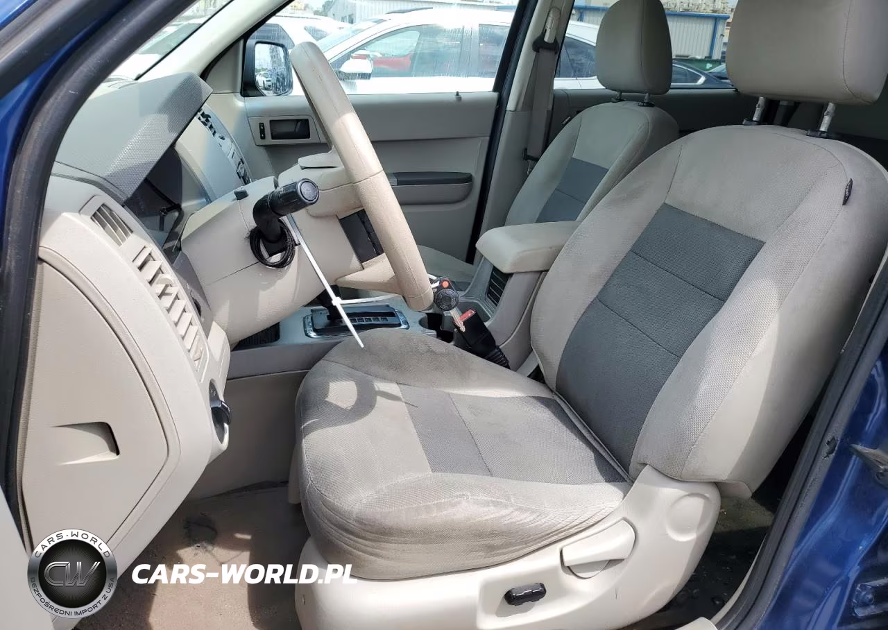 FORD ESCAPE XLT VIN:1FMCU03108KB12718 - 7